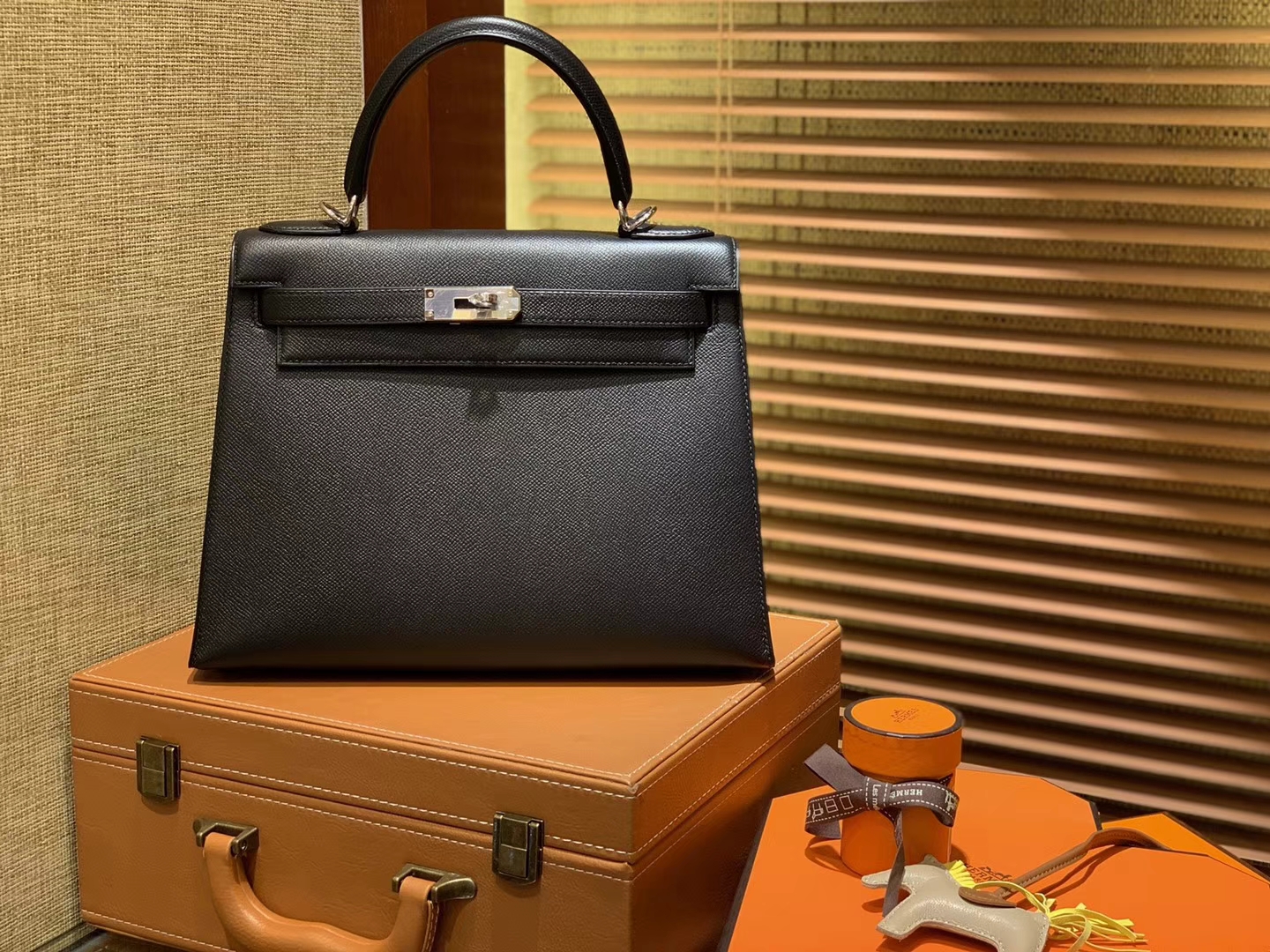 Hermès（爱马仕）Kelly 28(凯莉包) 黑银 德国进口 掌纹牛皮 原版蜜蜡线 全手工缝制