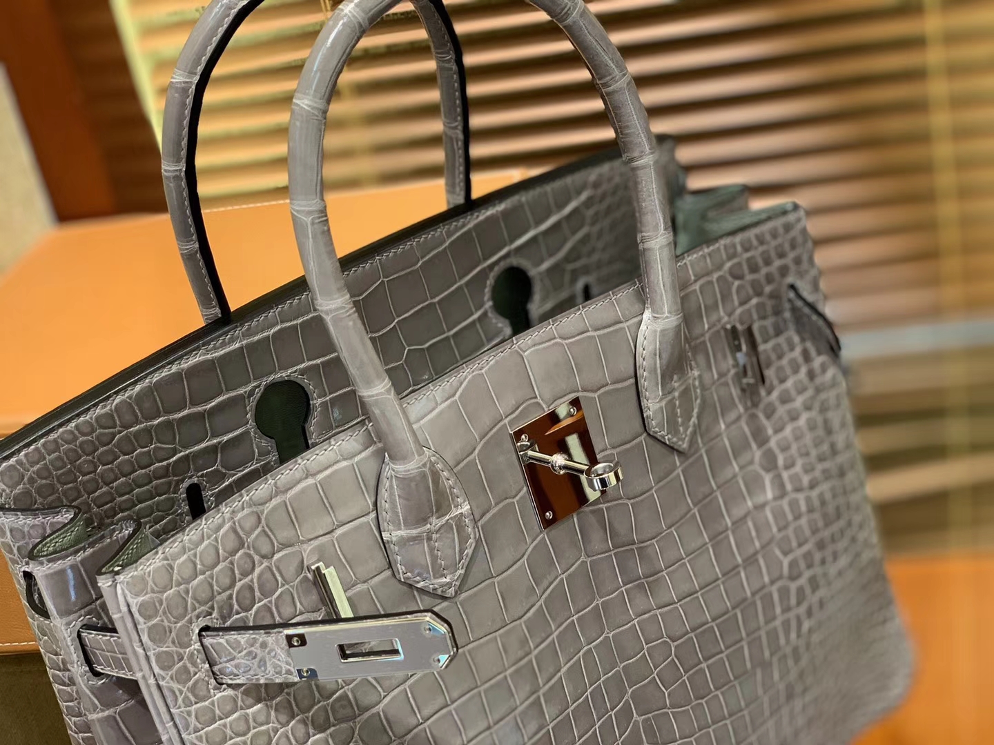 Hermès（爱马仕）Birkin铂金包 斑鸠灰 湾鳄 一级皮 倒V 进口原料 顶级手缝工艺 30cm