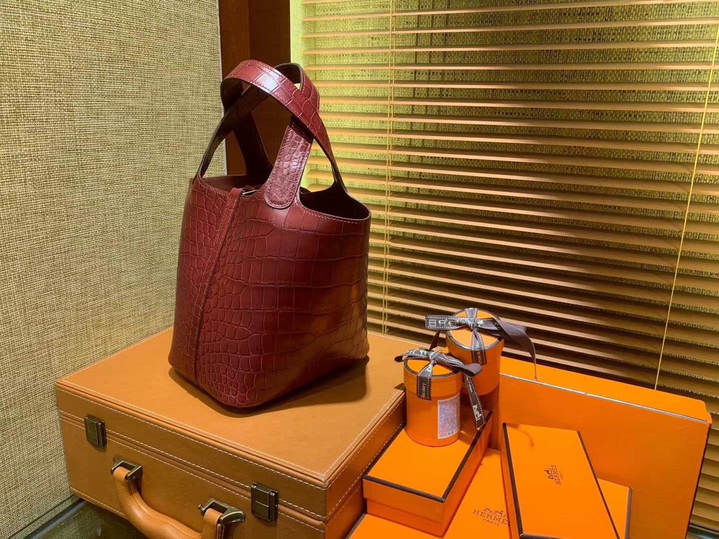 Hermès（爱马仕）Picotin 菜篮子 鳄鱼皮 石榴红 全手工缝制 18cm