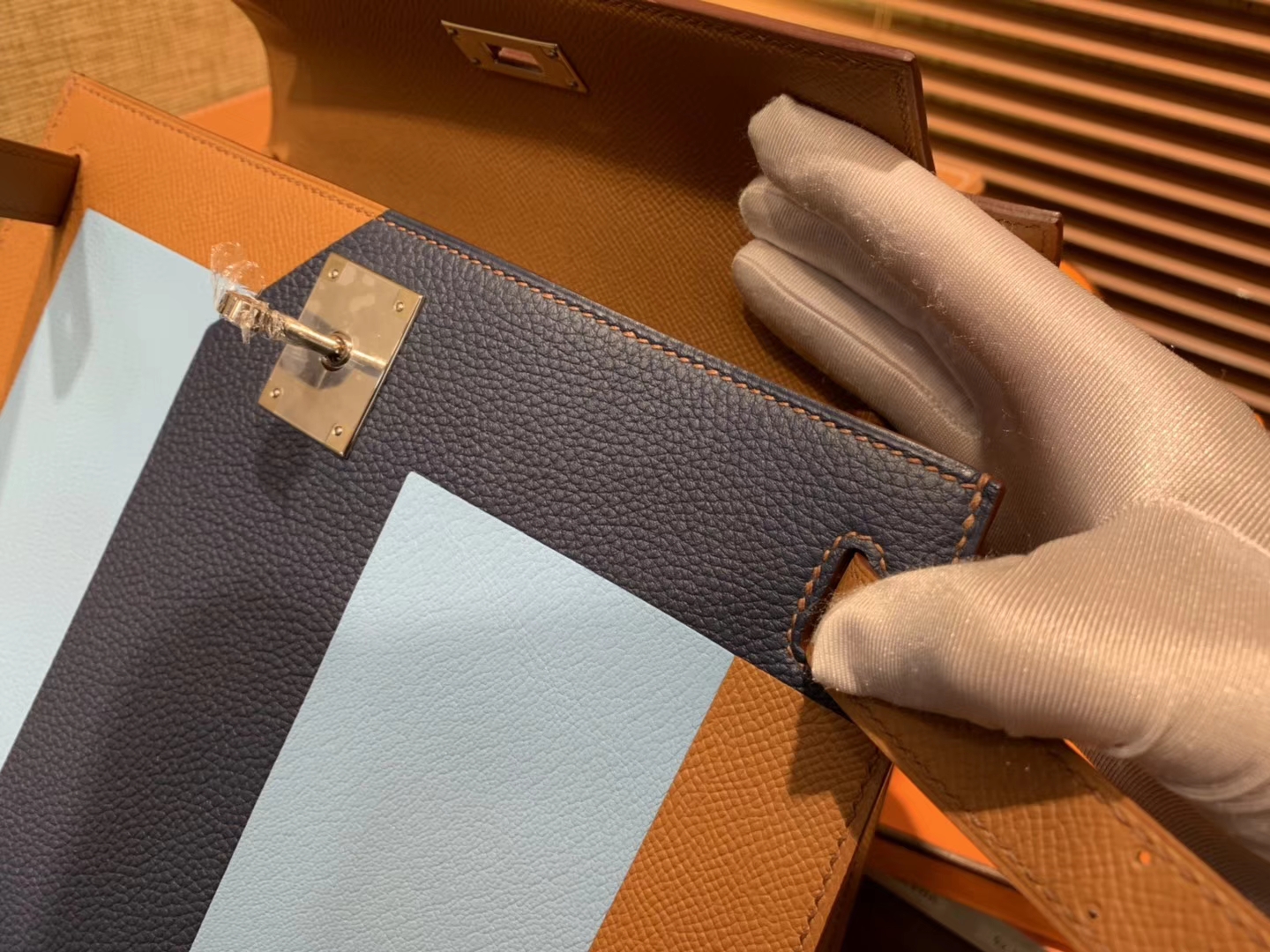 Hermès（爱马仕）Kelly凯莉包 掌纹小牛皮 字母包 金棕色+浅蓝色+啡色 进口原料 原版蜜蜡线 28cm