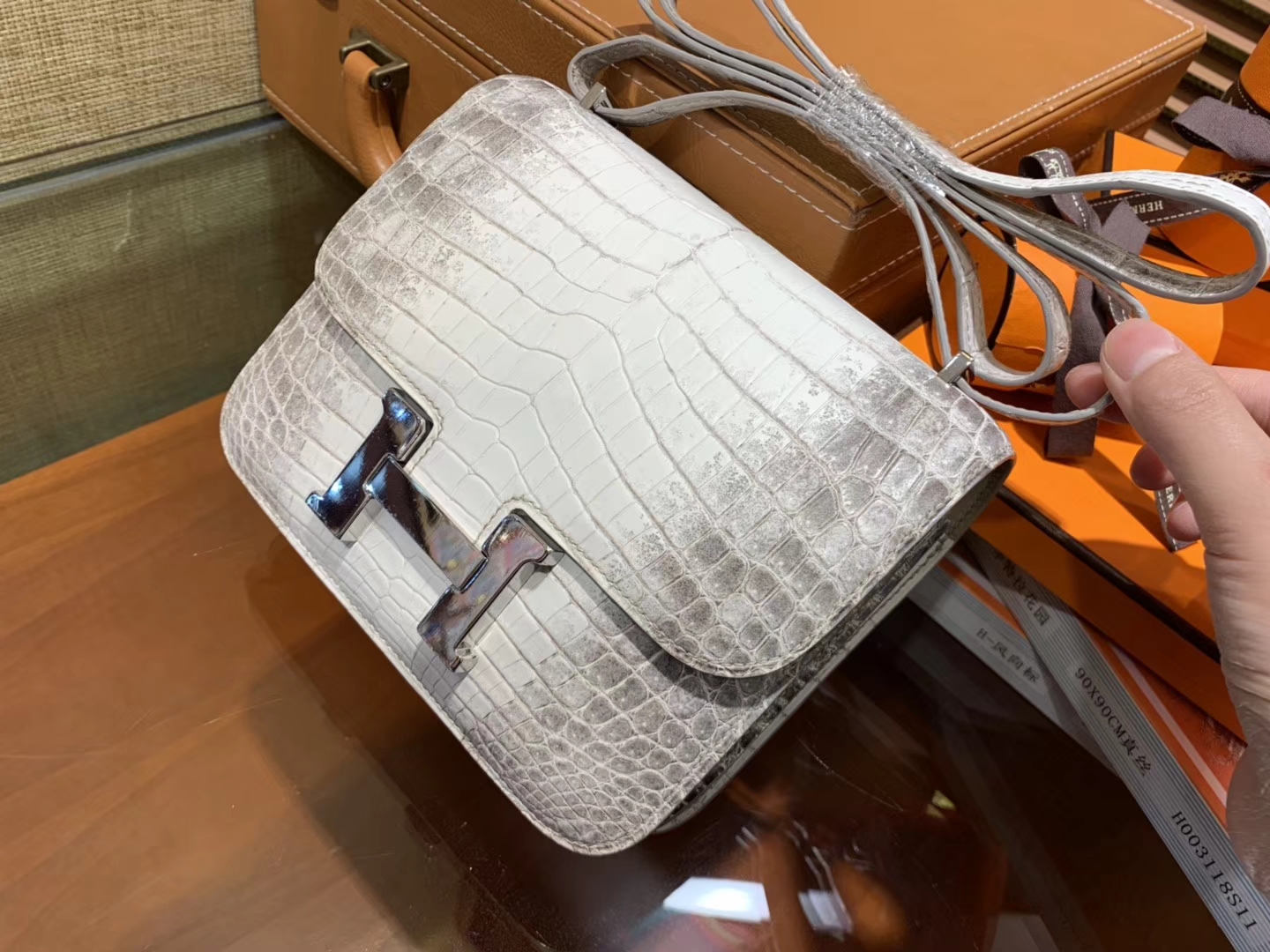 Hermès（爱马仕）Constance空姐包 喜马拉雅 一级尼罗雾面 鳄鱼皮 顶级全手工缝制 银扣 18cm
