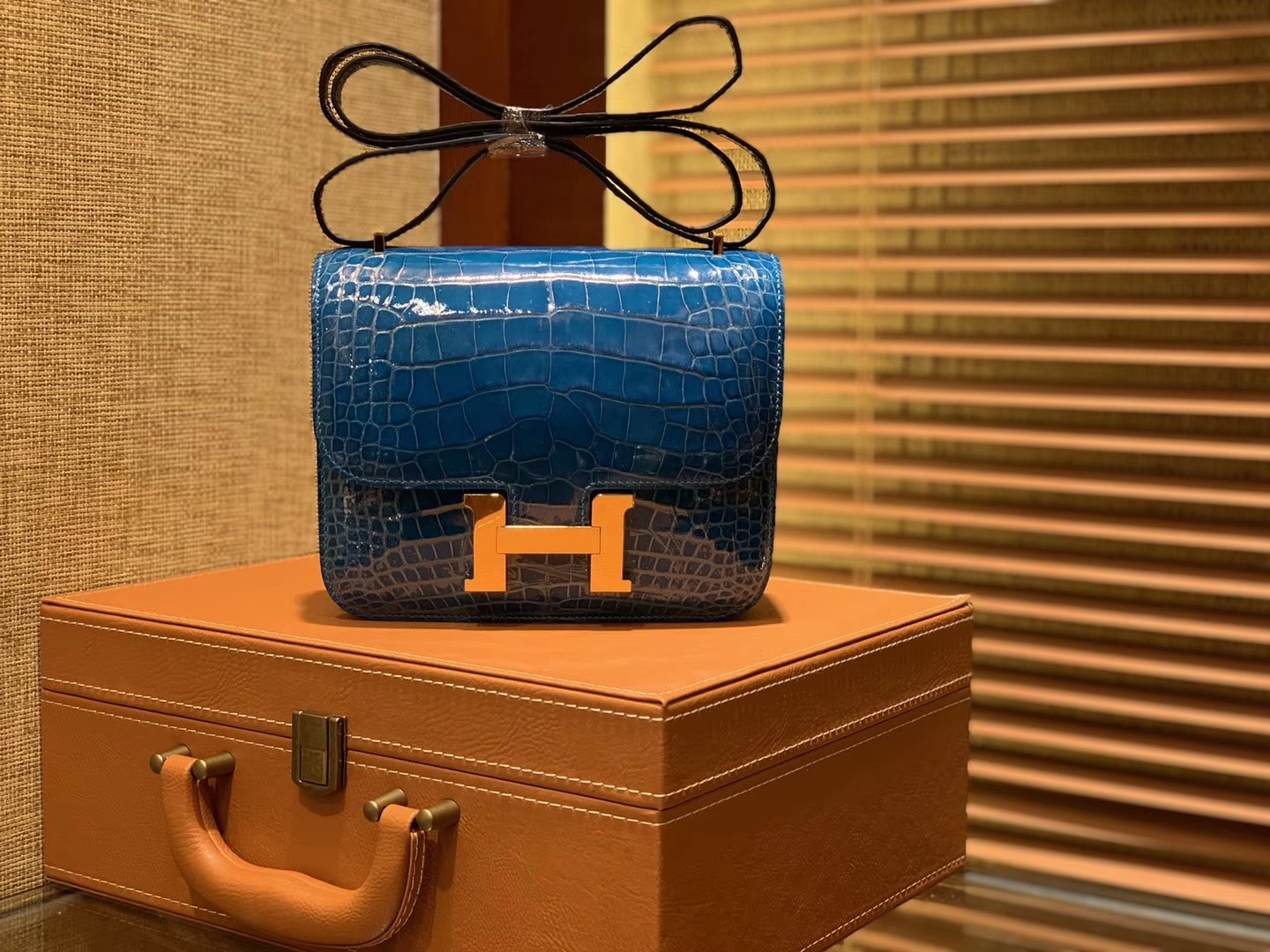 Hermès（爱马仕）Constance 18cm 伊滋密尔蓝 一级美洲鳄鱼皮 顶级手缝工艺 金扣