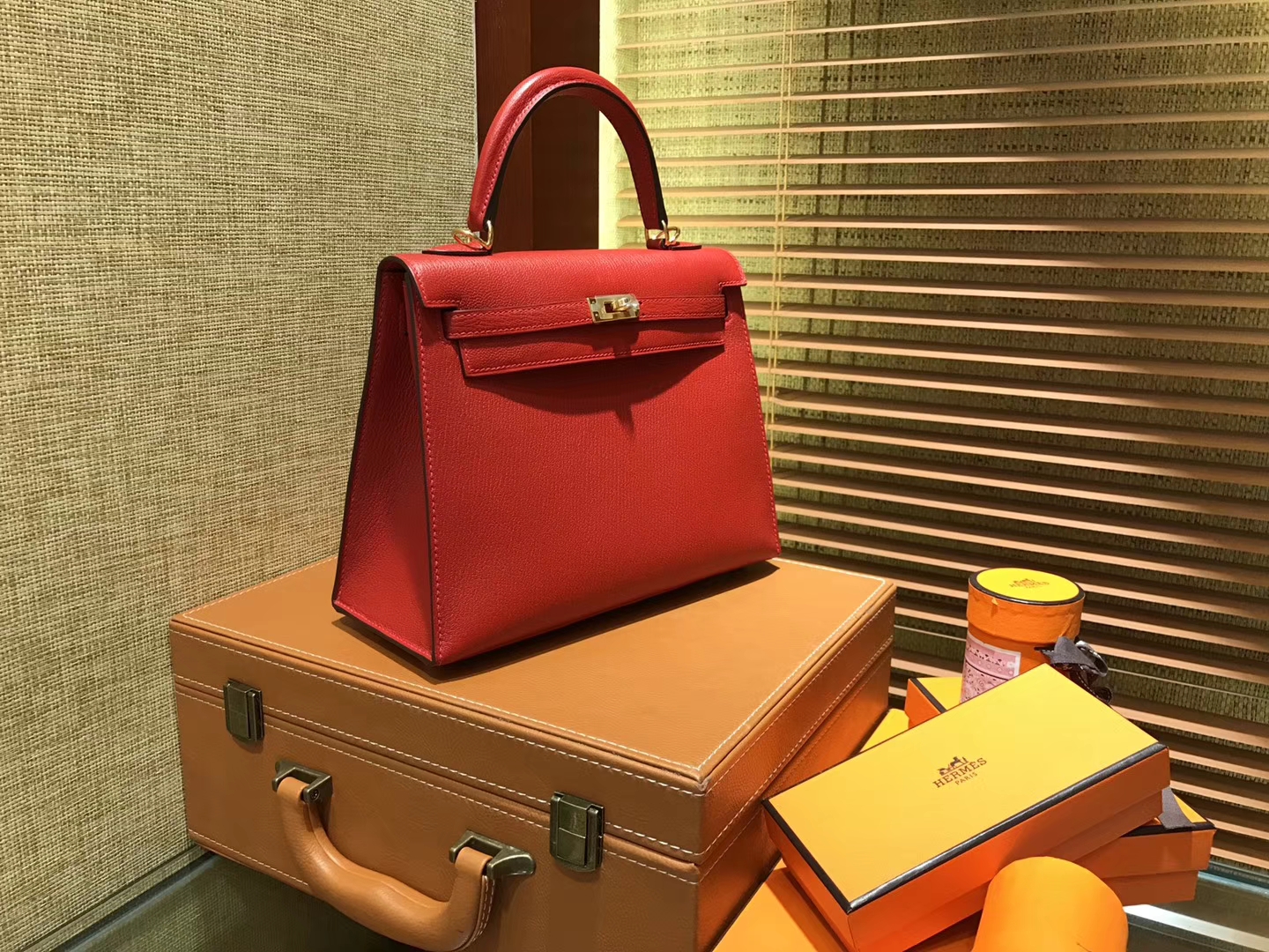 Hermès（爱马仕）Kelly凯莉包 红色 山羊皮 进口原料 原版蜜蜡线 顶级工艺 金扣 25cm