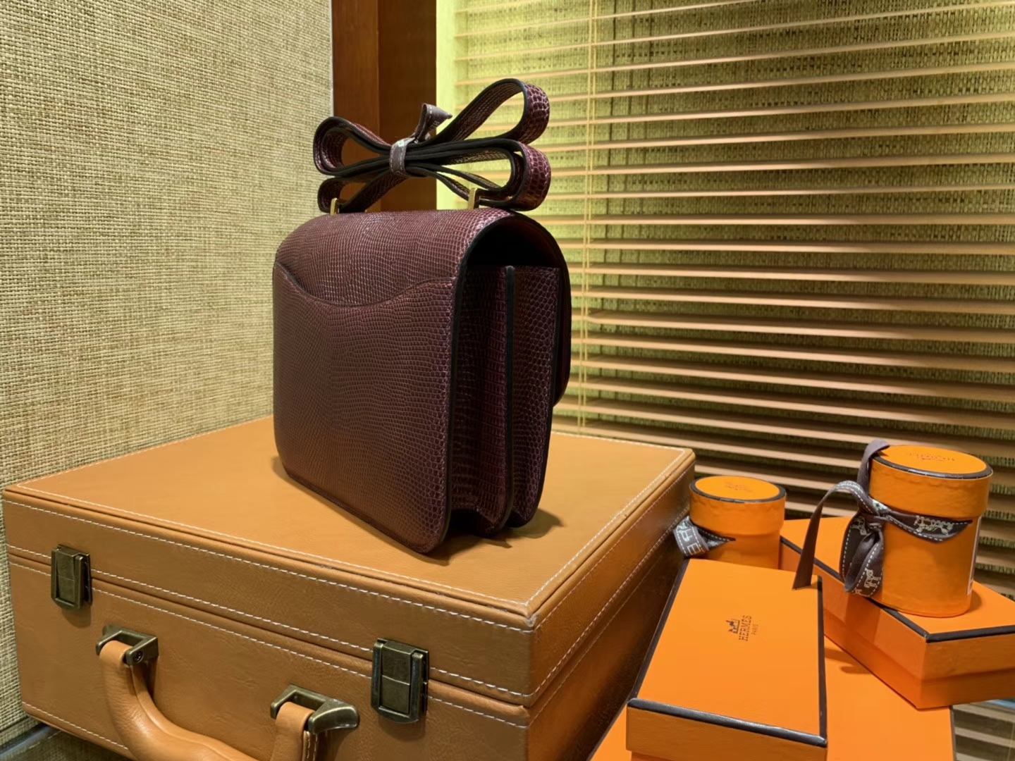Hermès（爱马仕）Constance 18cm 波尔多酒红色 蜥蜴皮 顶级手缝工艺 金扣