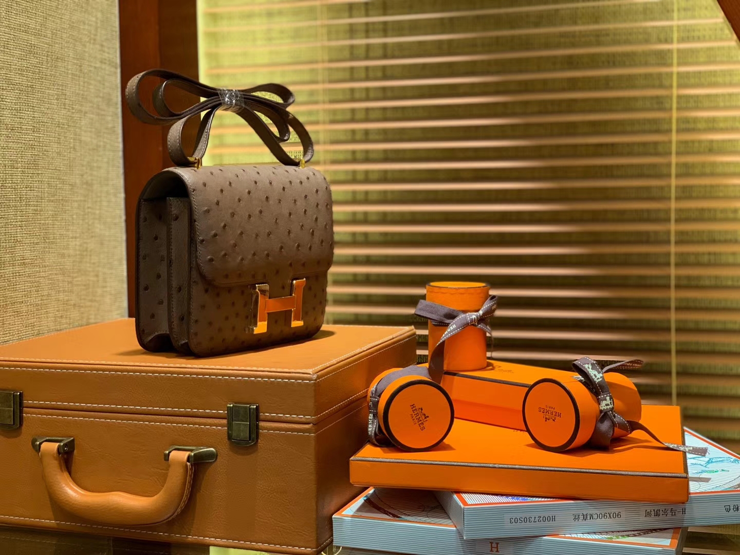 Hermès（爱马仕）Constance空姐包 巧克力 南非KK鸵鸟 顶级手缝工艺 金扣 18cm