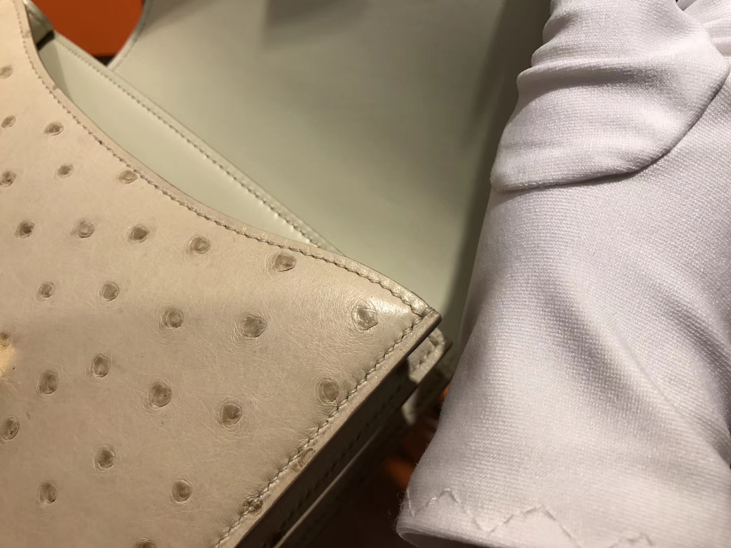 Hermès（爱马仕）Constance 18cm 羊毛白 南非进口鸵鸟 KK级别 顶级全手工 金扣