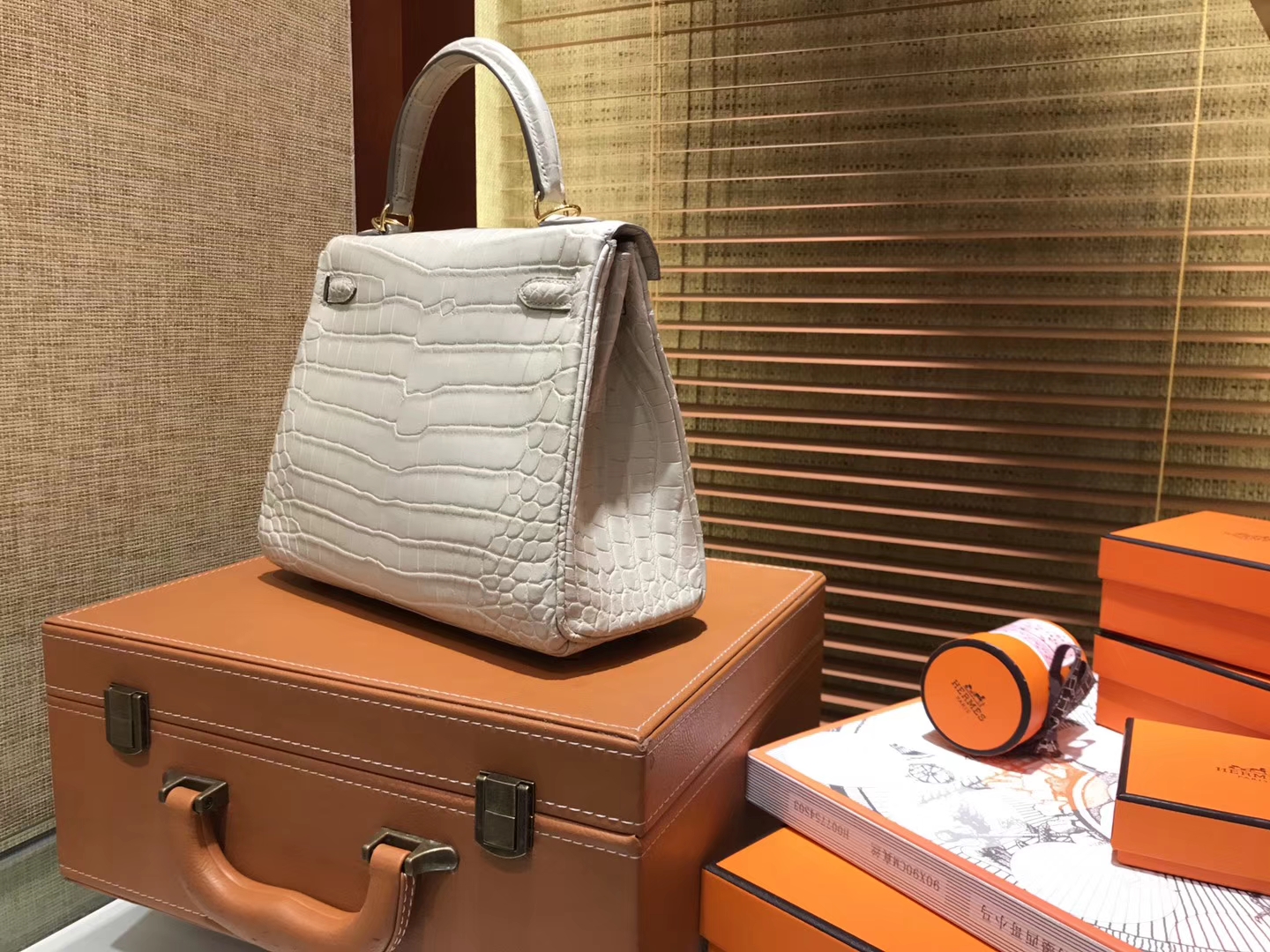 Hermès（爱马仕）Kelly 凯莉包 羊毛白 尼罗雾面 一级鳄鱼皮 顶级全手工缝制 金扣 25cm