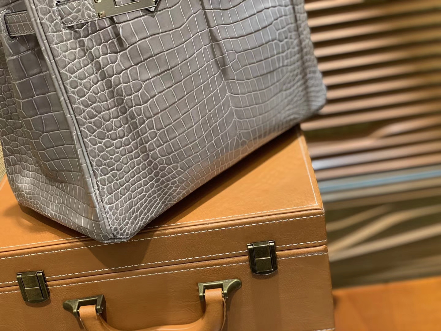 Hermès（爱马仕）Birkin铂金包 斑鸠灰 湾鳄 一级皮 倒V 进口原料 顶级手缝工艺 30cm