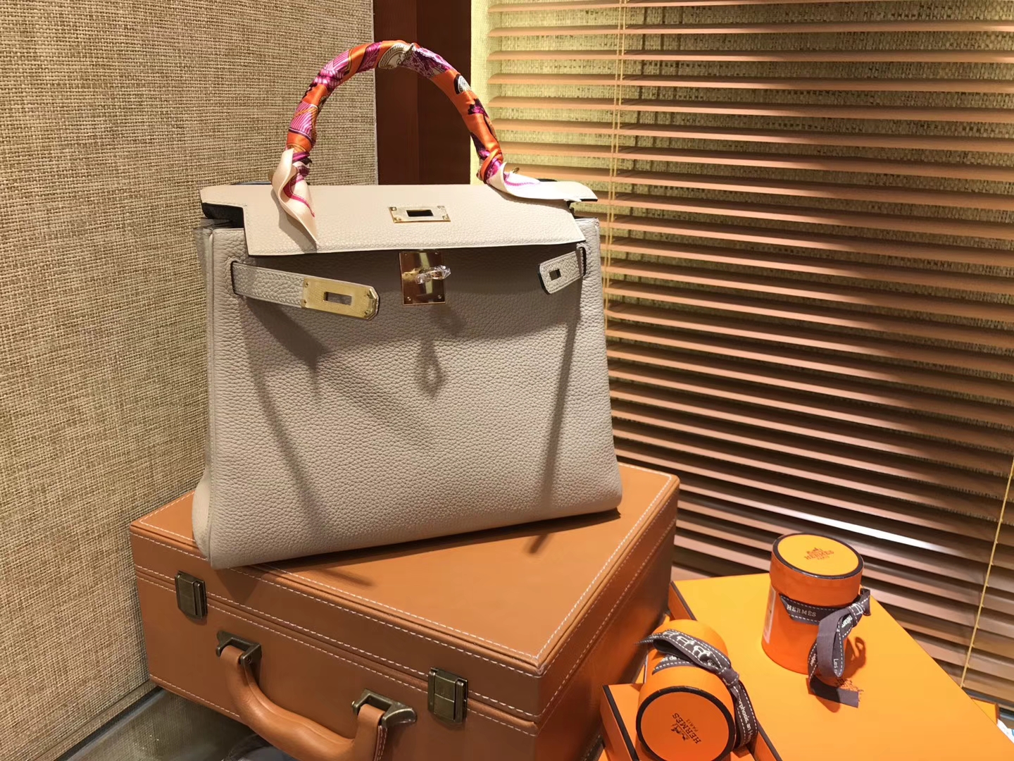 Hermès（爱马仕）Kelly凯莉包 togo小牛皮 斑鸠灰 进口原料 原版蜜蜡线 金扣 28cm