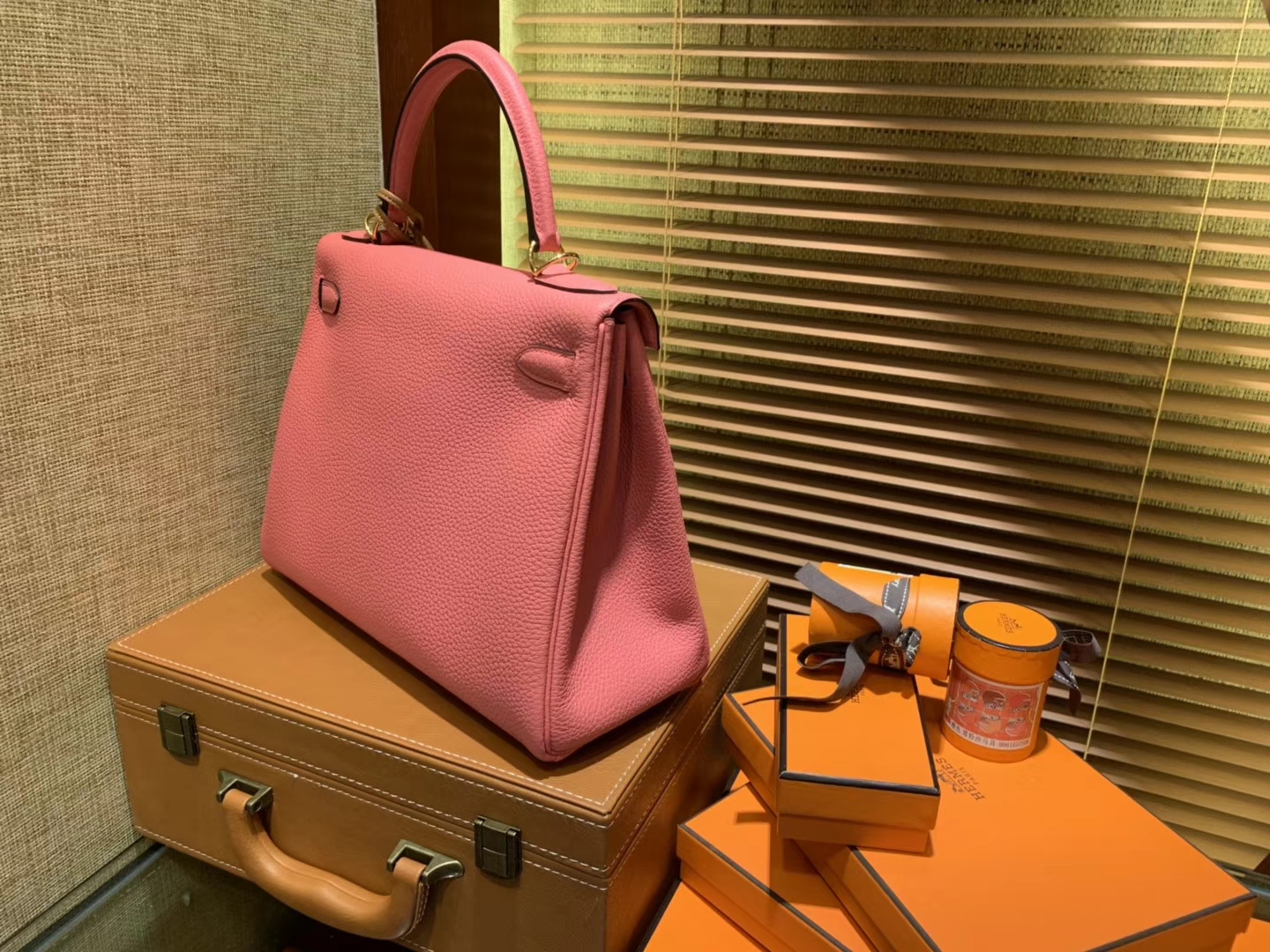 Hermès（爱马仕）Kelly凯莉包 togo小牛皮 唇膏粉 进口原料 原版蜜蜡线 金扣 28cm
