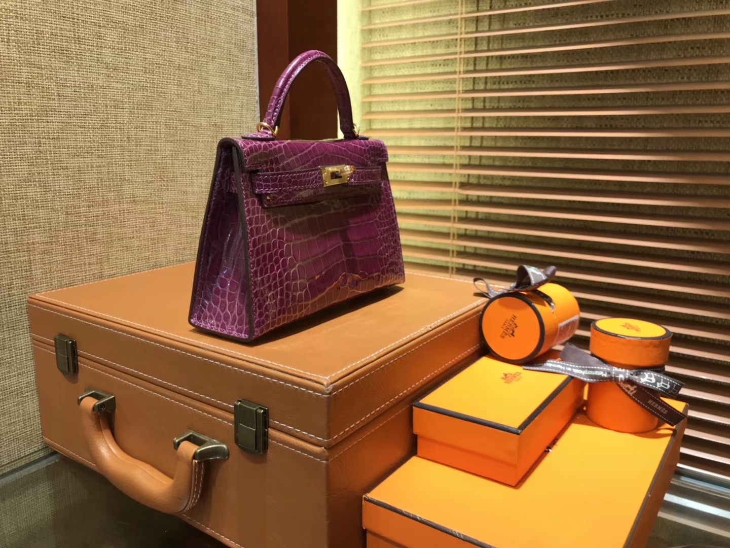 Hermès（爱马仕）MiniKelly 迷你凯莉 紫红色 一级美洲鳄鱼皮 顶级手缝蜡线 金扣 19cm 2代