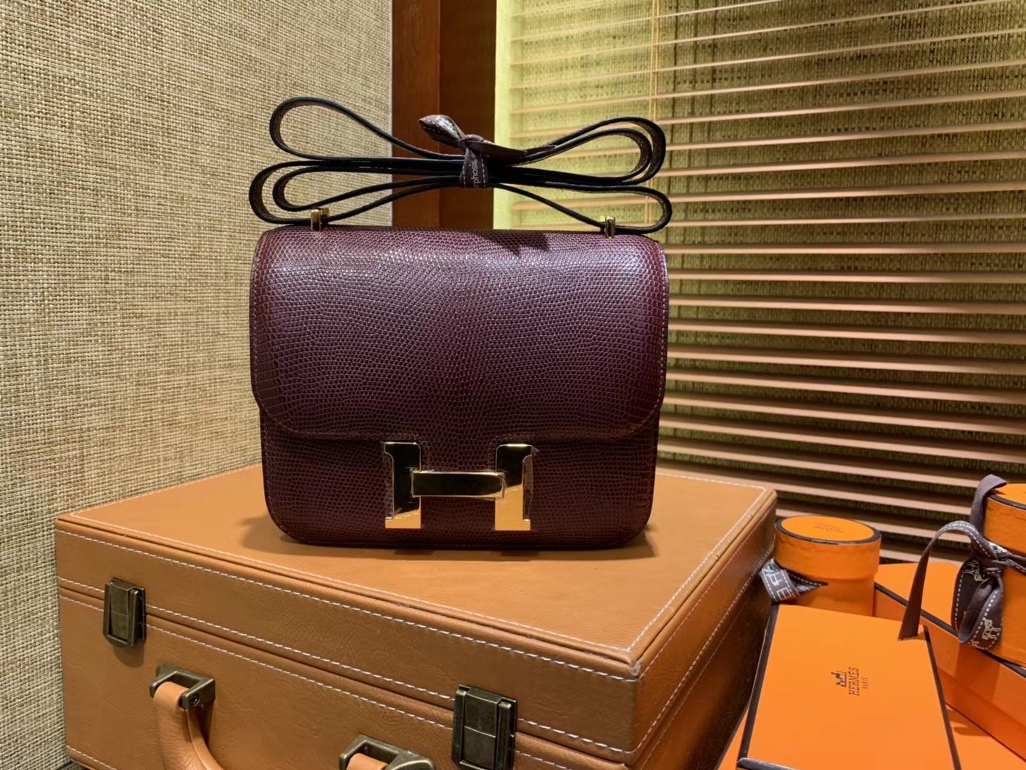 Hermès（爱马仕）Constance 18cm 波尔多酒红色 蜥蜴皮 顶级手缝工艺 金扣