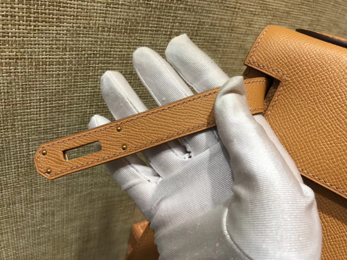 Hermès（爱马仕）Kelly凯莉包 掌纹小牛皮 太妃金 进口原料 原版蜜蜡线 顶级工艺 金扣 25cm
