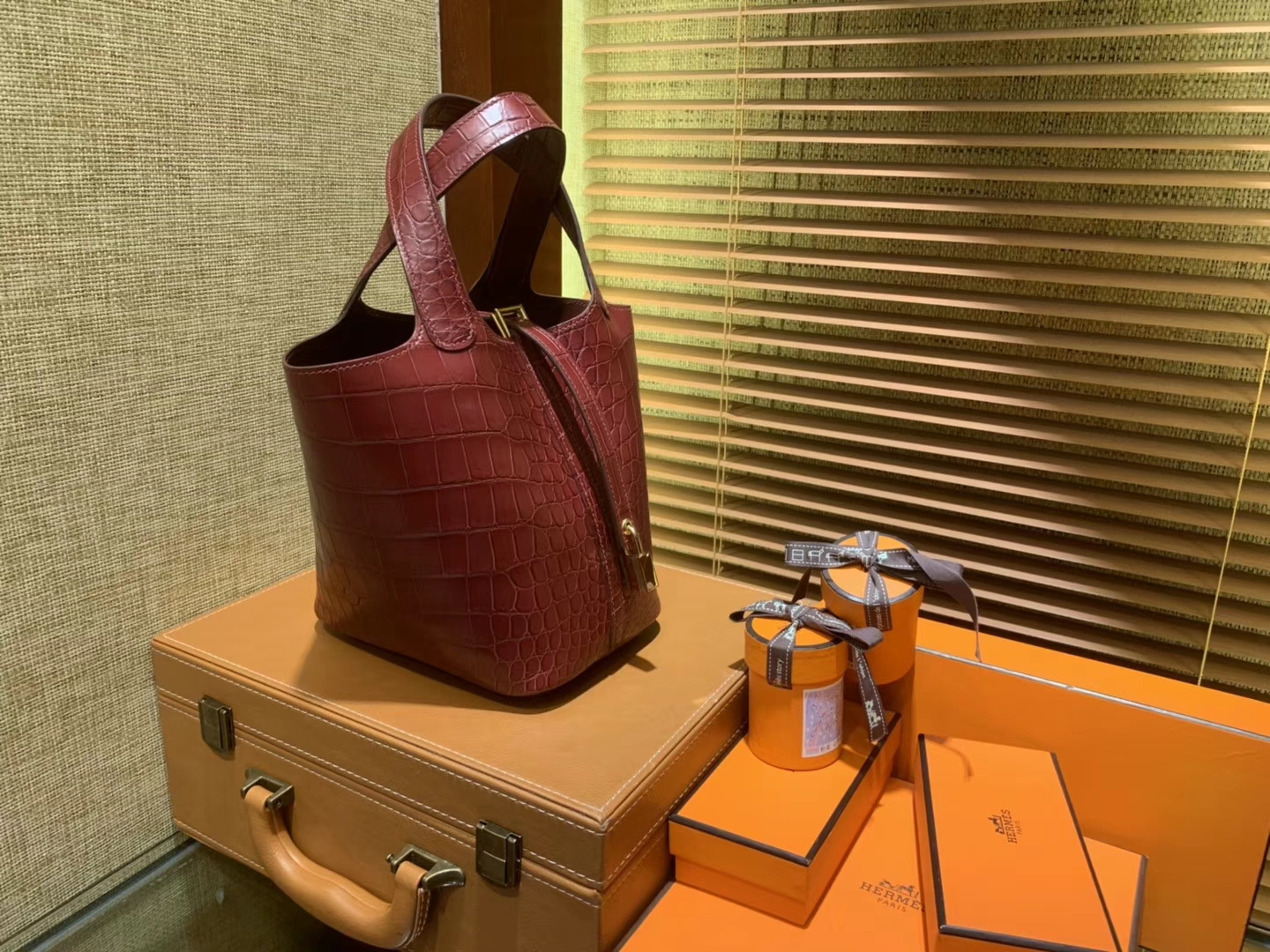 Hermès（爱马仕）Picotin 菜篮子 鳄鱼皮 石榴红 全手工缝制 18cm
