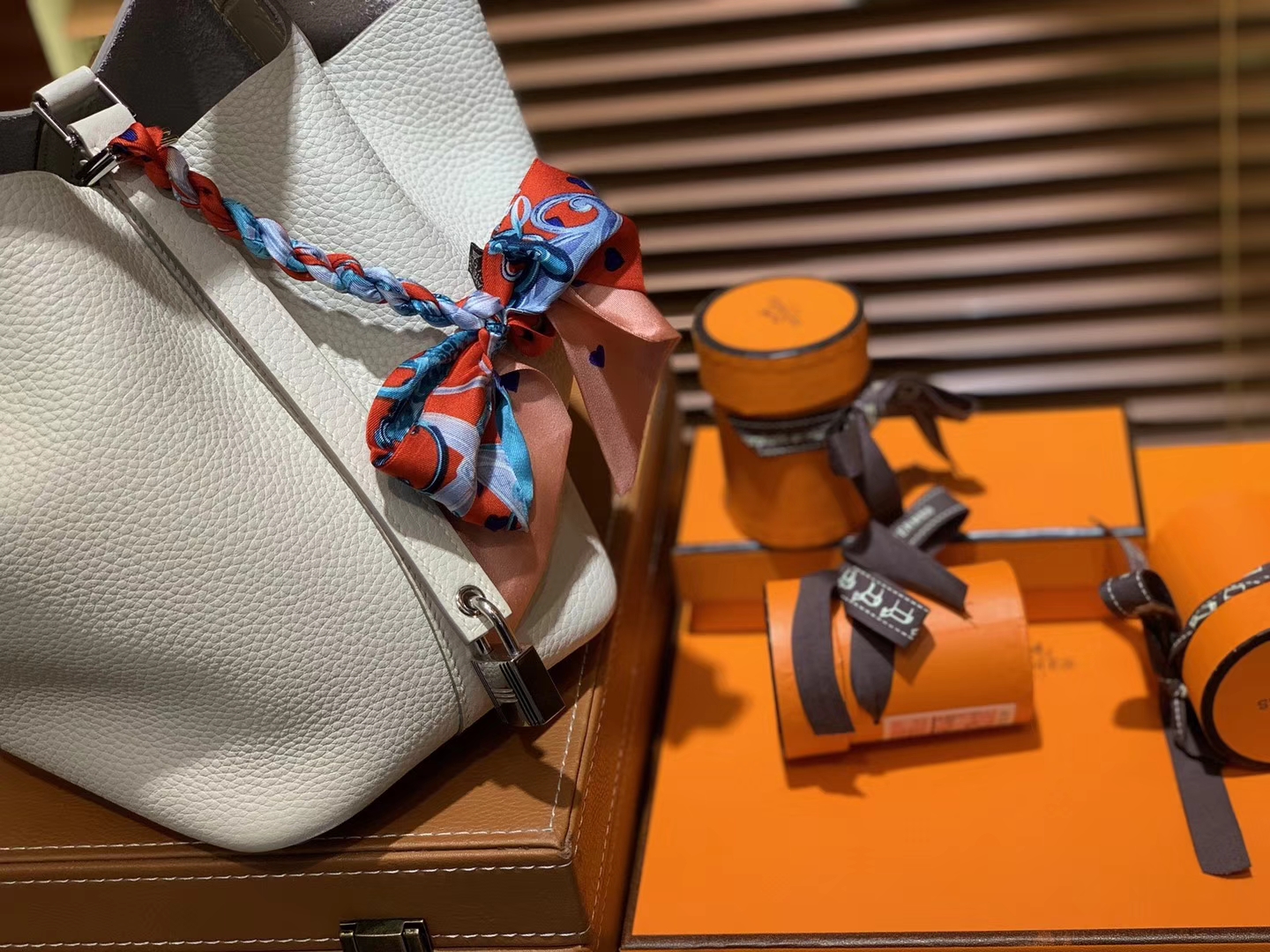 Hermès（爱马仕）Piction菜篮包 奶昔白 Togo牛皮 拼鳄鱼 进口原料 全手工缝制 银扣 22cm