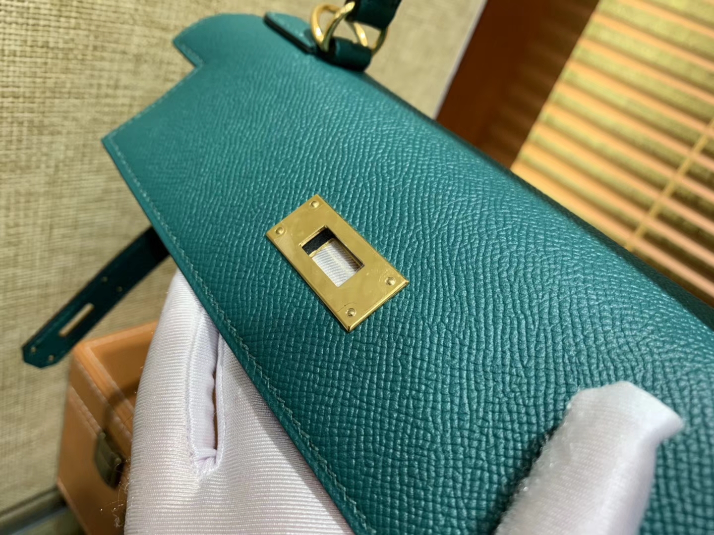 Hermès（爱马仕）Kelly凯莉包 掌纹小牛皮 牛仔蓝 进口原料 原版蜜蜡线 顶级工艺 金扣 28cm