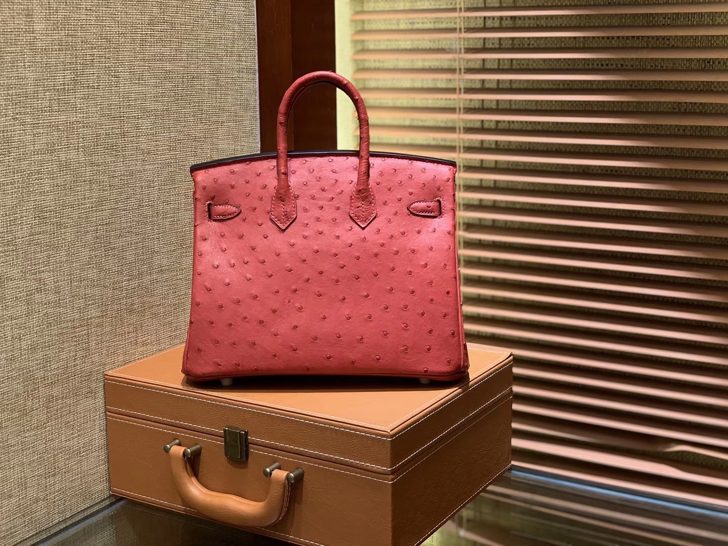 Hermès（爱马仕）Birkin 25cm 大红色 南非进口鸵鸟皮 顶级手缝工艺 金扣