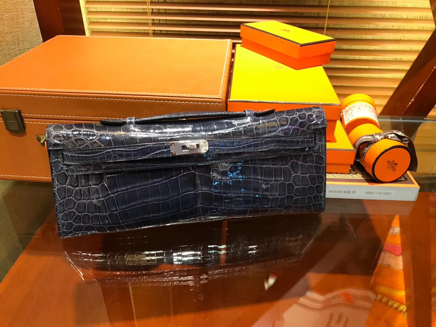 Hermès（爱马仕）Kelly cut 手包 风暴蓝 亮面鳄鱼 金扣 31cm