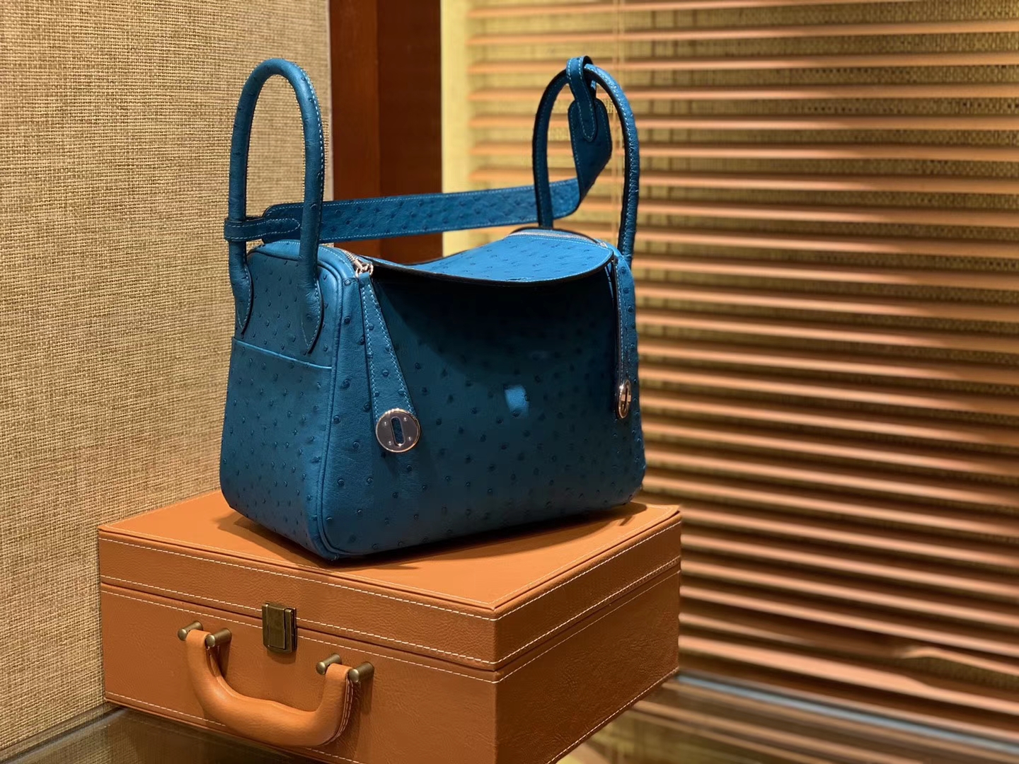 Hermès（爱马仕）Lindy 26cm 湖水蓝 南非进口鸵鸟皮 顶级工艺