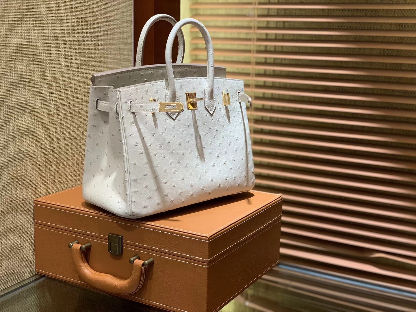 Hermès（爱马仕）Birkin 25cm 奶昔白 南非进口鸵鸟皮 顶级手缝工艺 金扣