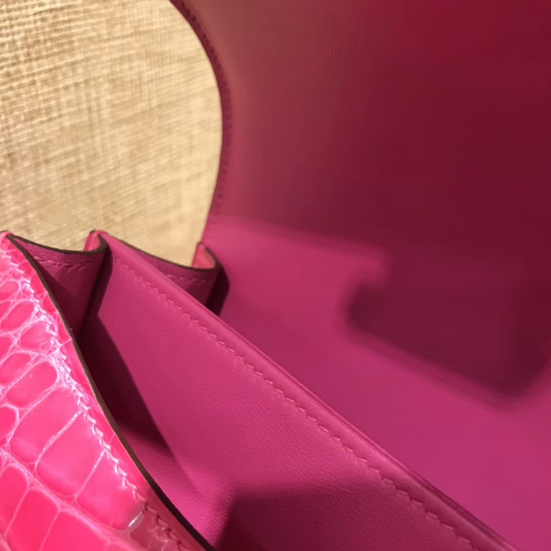 Hermès（爱马仕）Constance空姐包 天方夜谭粉 一级 美洲 鳄鱼皮 臻品级别 金扣 18cm