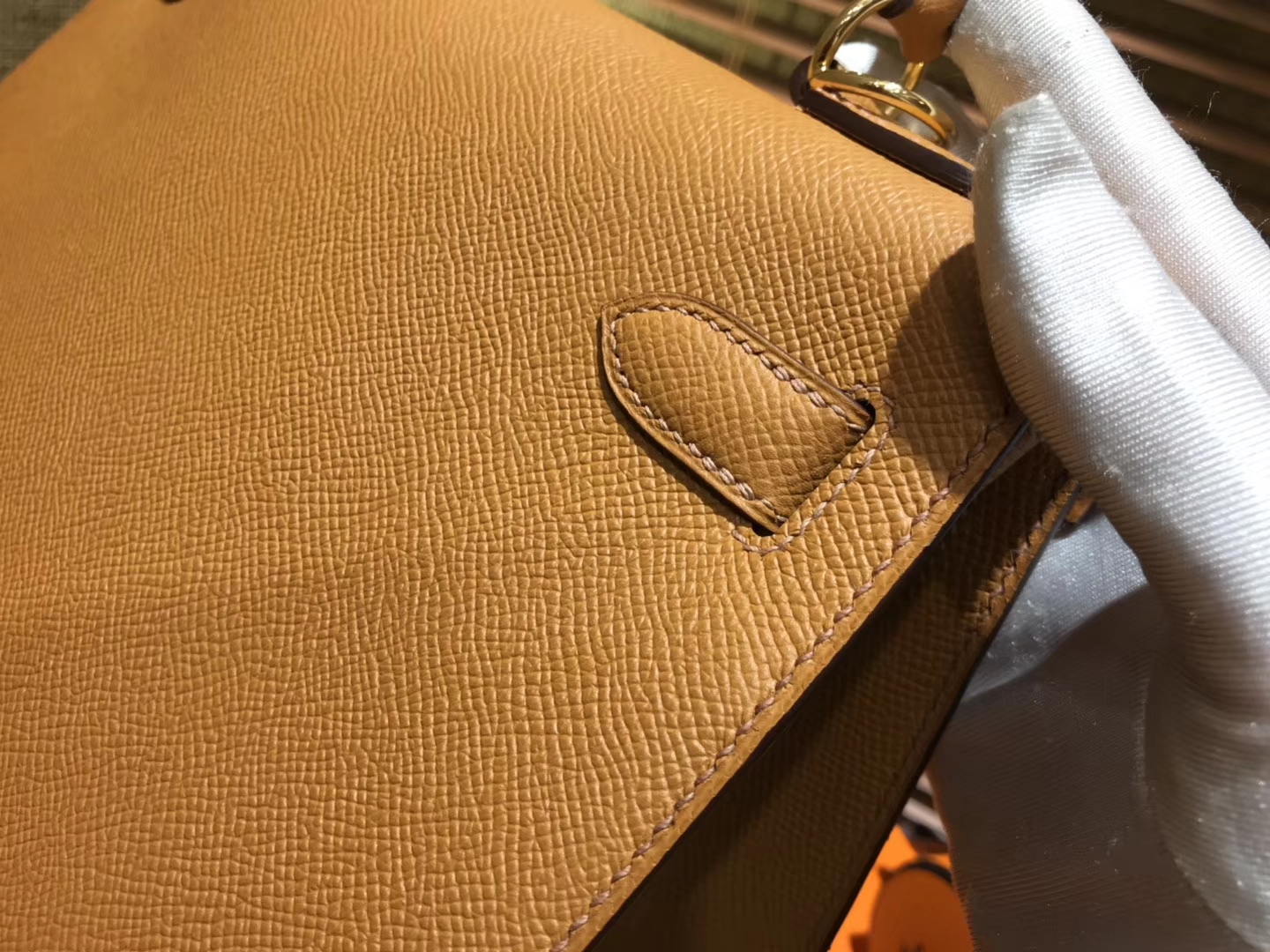 Hermès（爱马仕）Kelly凯莉包 掌纹小牛皮 太妃金 进口原料 原版蜜蜡线 顶级工艺 金扣 25cm