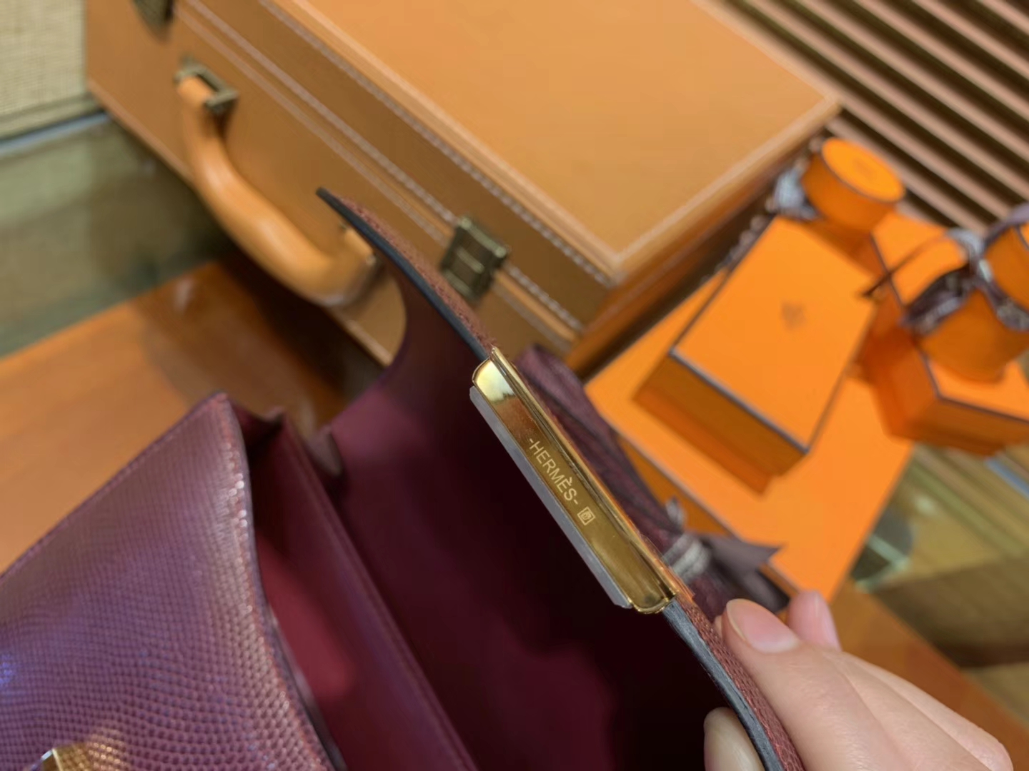 Hermès（爱马仕）Constance 18cm 波尔多酒红色 蜥蜴皮 顶级手缝工艺 金扣