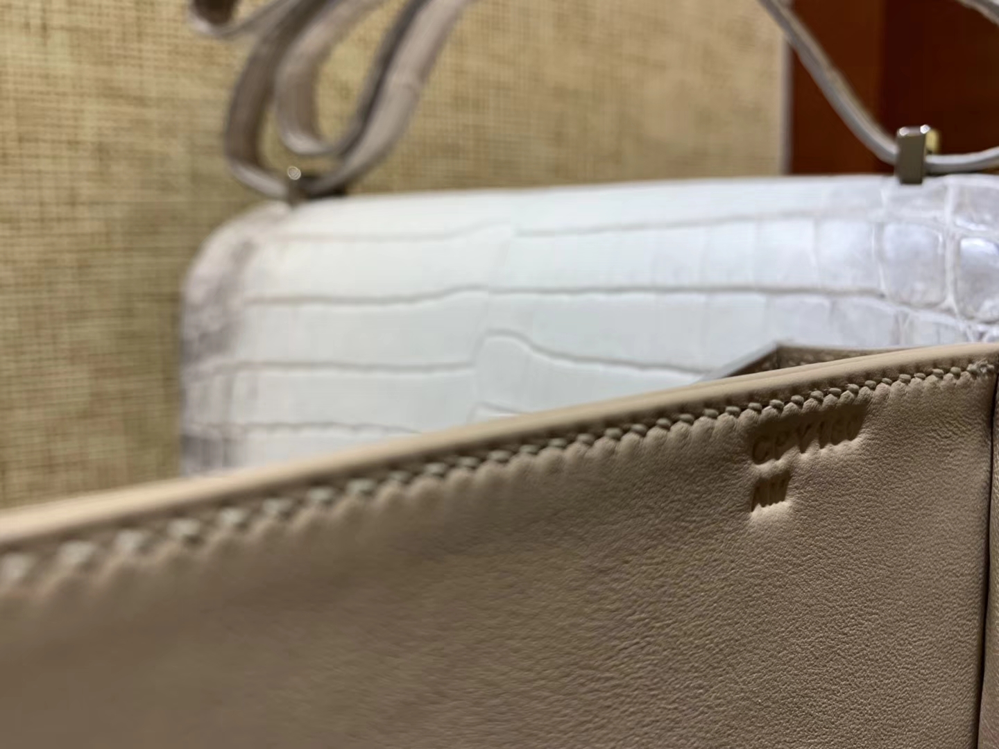 Hermès（爱马仕）Constance空姐包 喜马拉雅 一级尼罗雾面 鳄鱼皮 顶级全手工缝制 银扣 18cm