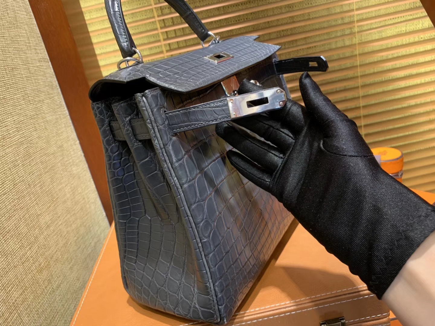 Hermès（爱马仕）Kelly 凯莉包 锡器灰 尼罗雾面 一级鳄鱼皮 顶级全手工缝制 银扣 28cm