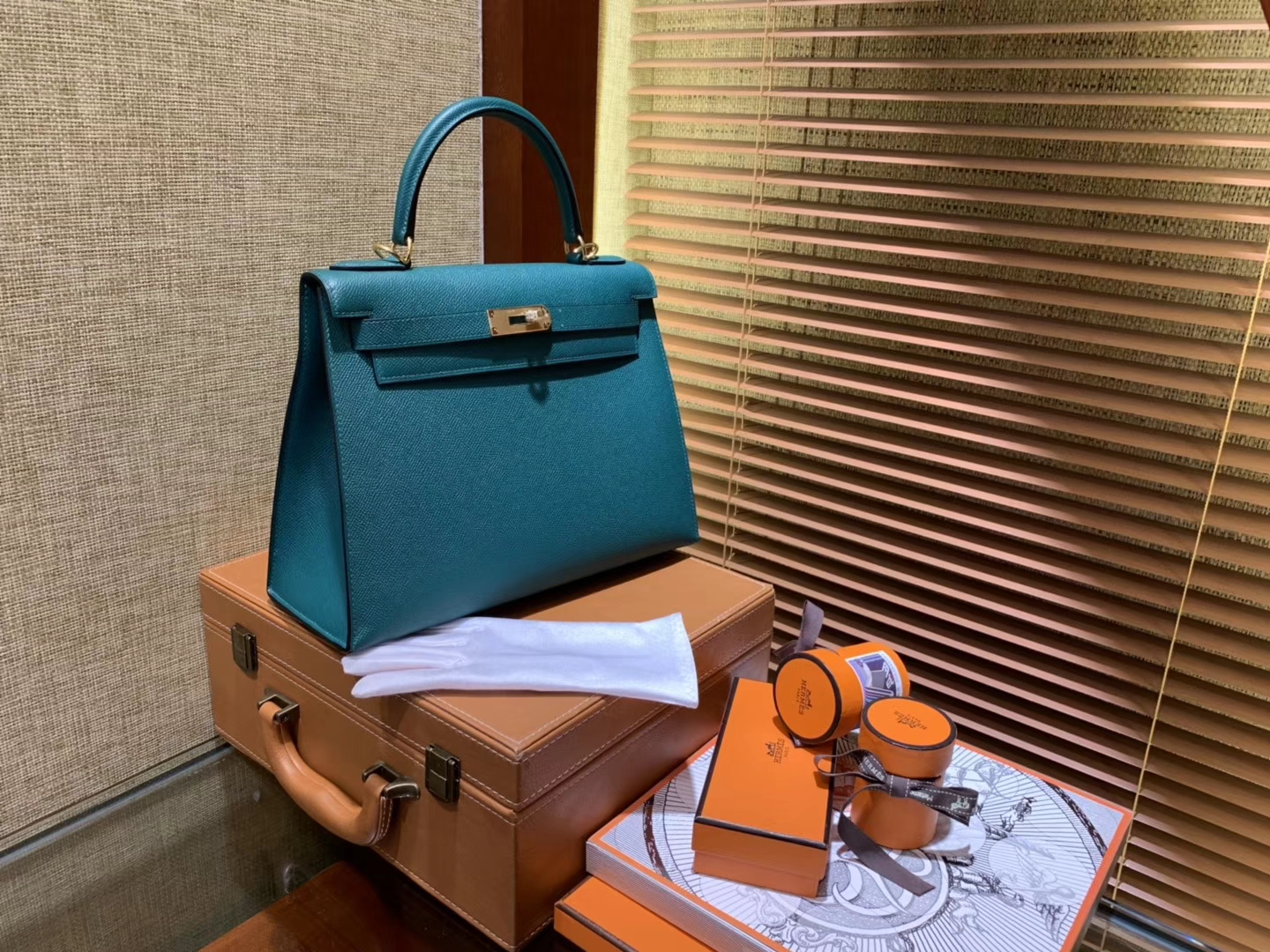 Hermès（爱马仕）Kelly凯莉包 掌纹小牛皮 牛仔蓝 进口原料 原版蜜蜡线 顶级工艺 金扣 28cm