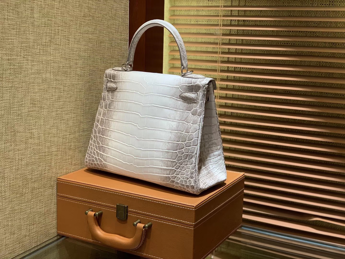 Hermès（爱马仕）Kelly 28cm 喜玛拉雅 包中皇后 顶级手缝工艺 银扣