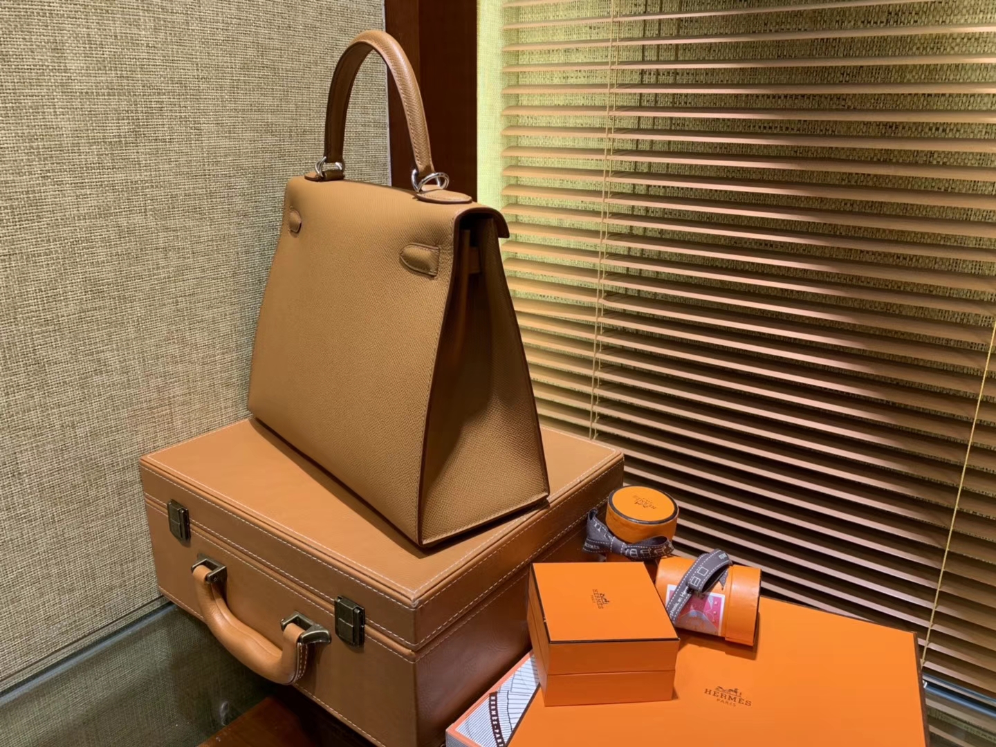 Hermès（爱马仕）Kelly凯莉包 掌纹小牛皮 字母包 金棕色+浅蓝色+啡色 进口原料 原版蜜蜡线 28cm