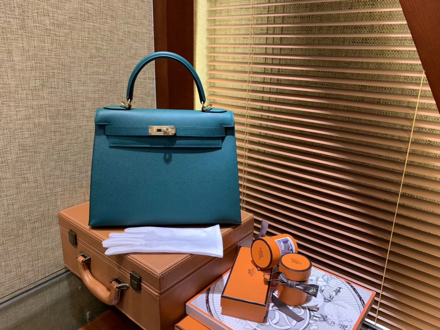 Hermès（爱马仕）Kelly凯莉包 掌纹小牛皮 牛仔蓝 进口原料 原版蜜蜡线 顶级工艺 金扣 28cm