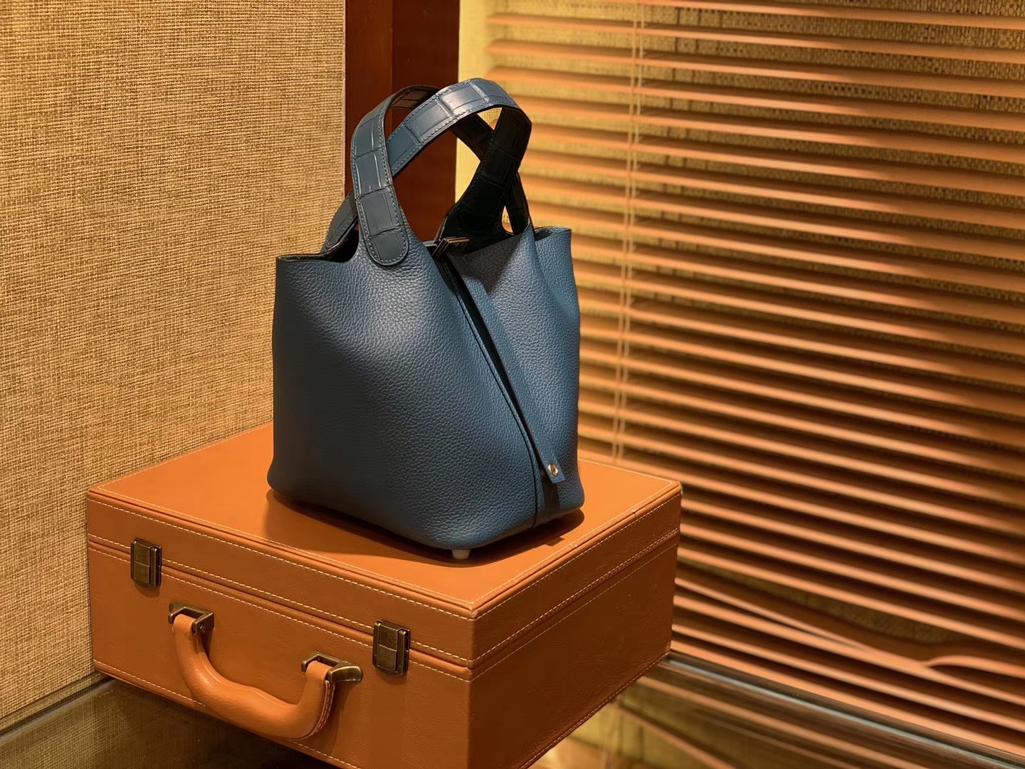 Hermès（爱马仕）Piction菜篮包 靛蓝色 Togo牛皮 拼鳄鱼 进口原料 全手工缝制 金扣 18cm