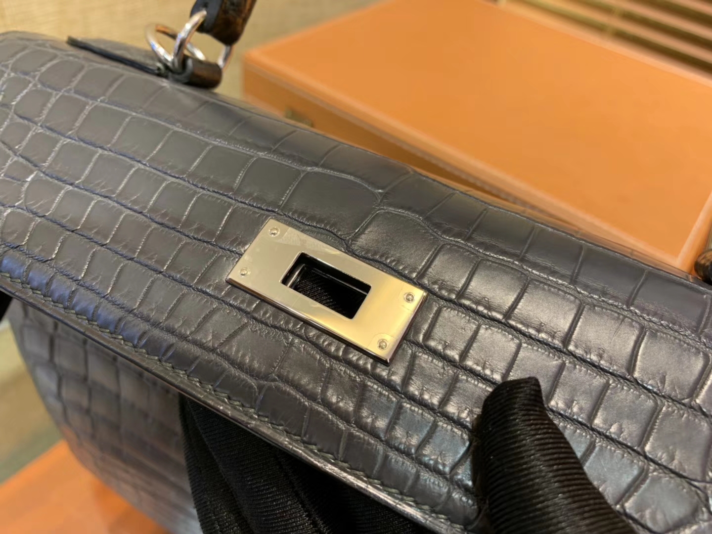 Hermès（爱马仕）Kelly 凯莉包 锡器灰 尼罗雾面 一级鳄鱼皮 顶级全手工缝制 银扣 28cm