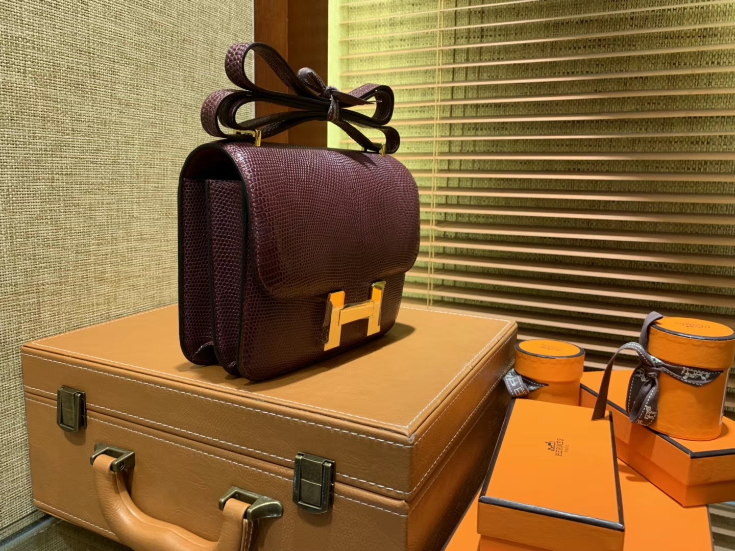 Hermès（爱马仕）Constance 18cm 波尔多酒红色 蜥蜴皮 顶级手缝工艺 金扣