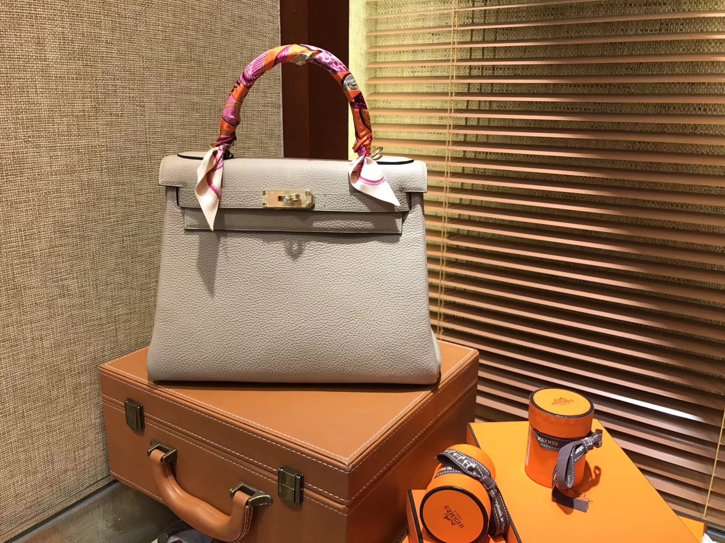 Hermès（爱马仕）Kelly凯莉包 togo小牛皮 斑鸠灰 进口原料 原版蜜蜡线 金扣 28cm