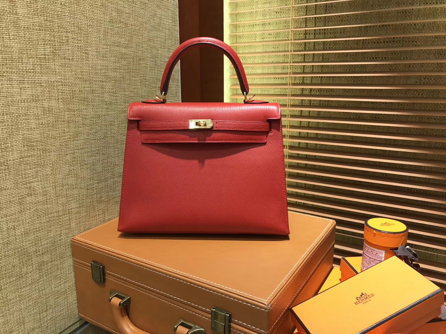 Hermès（爱马仕）Kelly凯莉包 红色 山羊皮 进口原料 原版蜜蜡线 顶级工艺 金扣 25cm