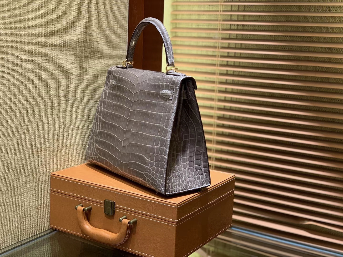 Hermès（爱马仕）Kelly 28cm 大象灰 一级尼罗鳄鱼皮 顶级手缝工艺 金扣