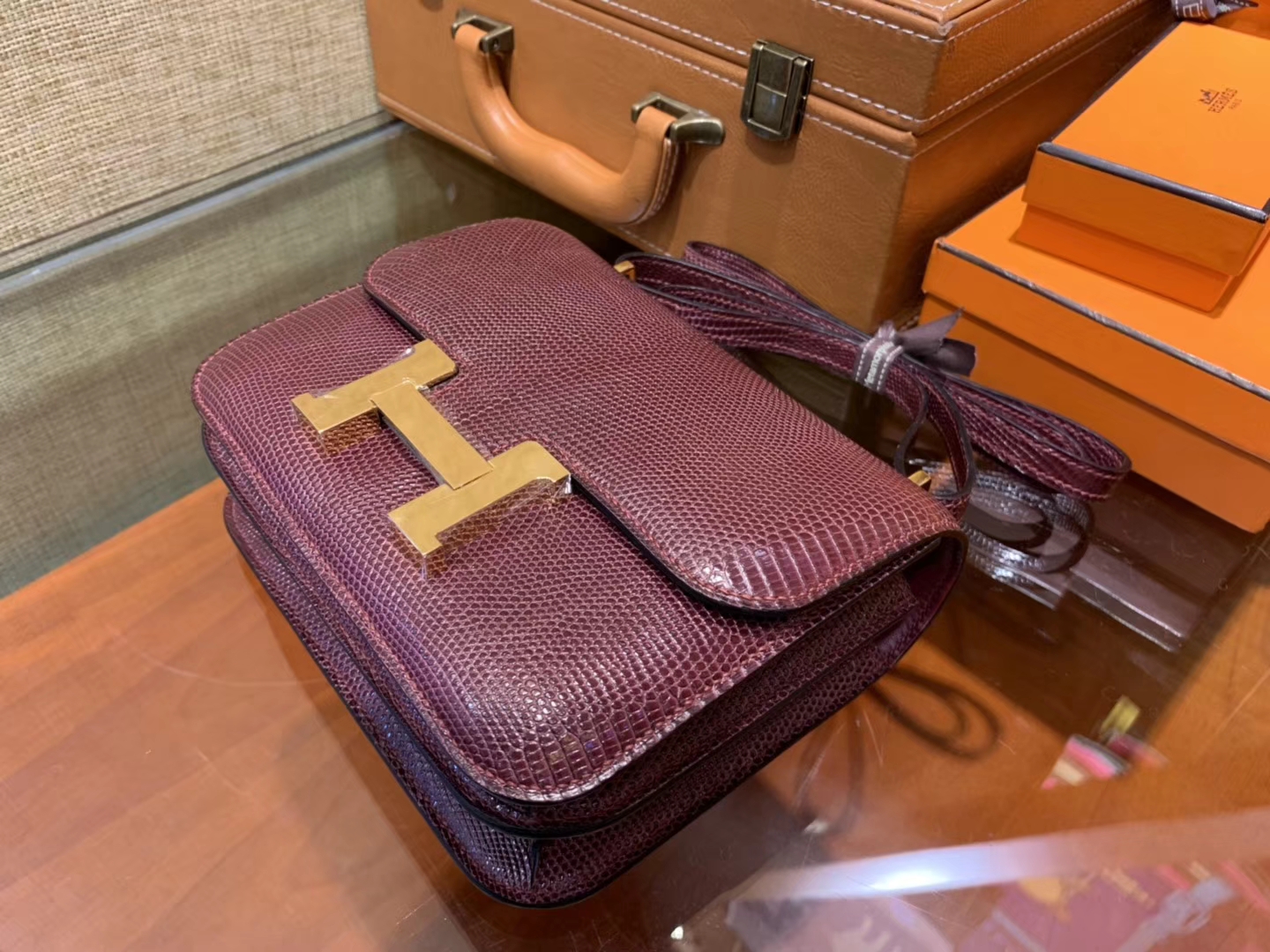 Hermès（爱马仕）Constance 18cm 波尔多酒红色 蜥蜴皮 顶级手缝工艺 金扣