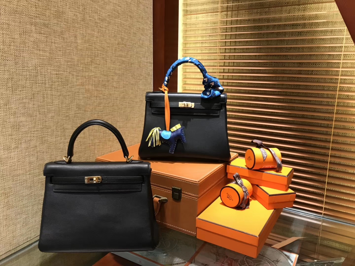 Hermès（爱马仕）Kelly凯莉包 经典黑 swift 牛皮 进口原料 原版蜜蜡线 金扣 25cm