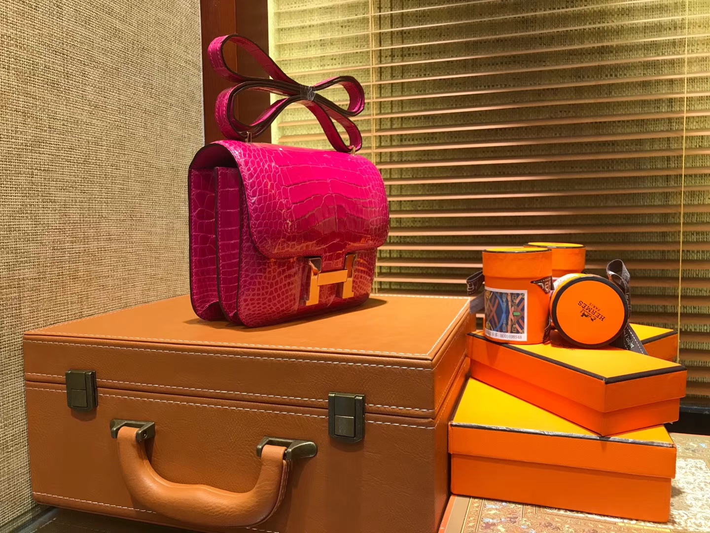 Hermès（爱马仕）Constance空姐包 天方夜谭粉 一级 美洲 鳄鱼皮 臻品级别 金扣 18cm