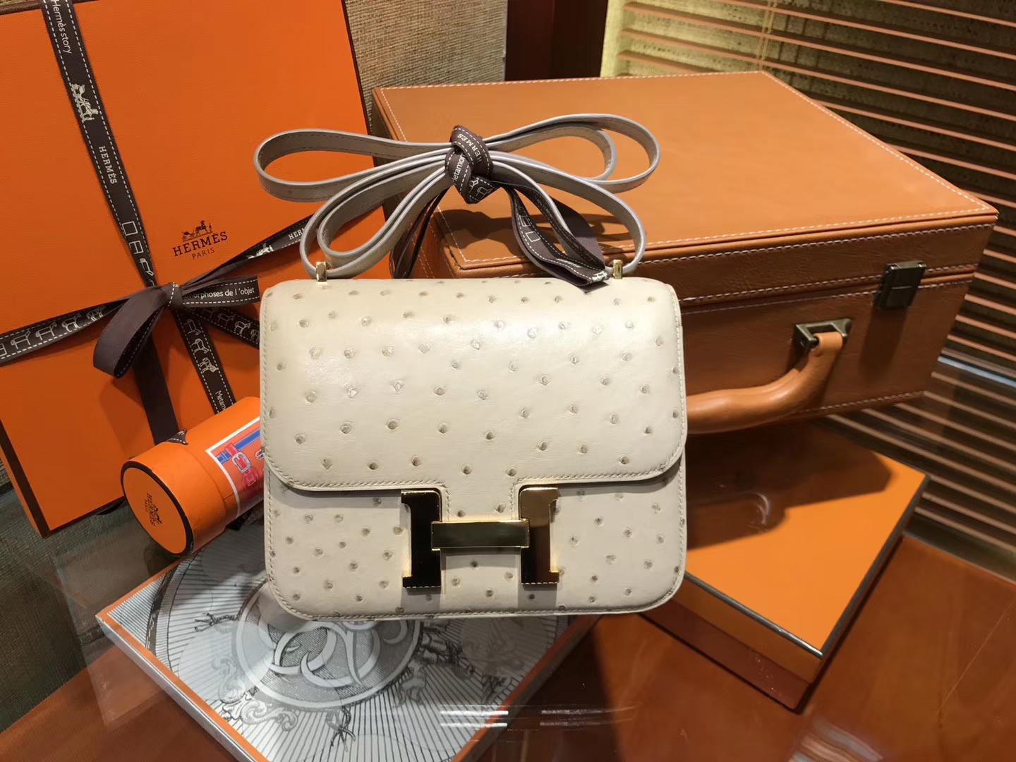 Hermès（爱马仕）Constance 18cm 羊毛白 南非进口鸵鸟 KK级别 顶级全手工 金扣
