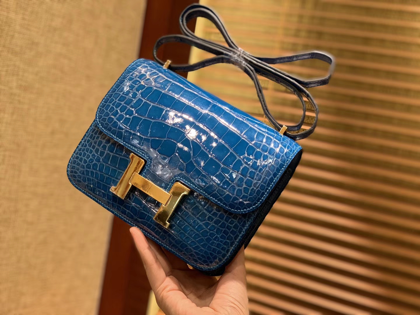 Hermès（爱马仕）Constance 18cm 伊滋密尔蓝 一级美洲鳄鱼皮 顶级手缝工艺 金扣