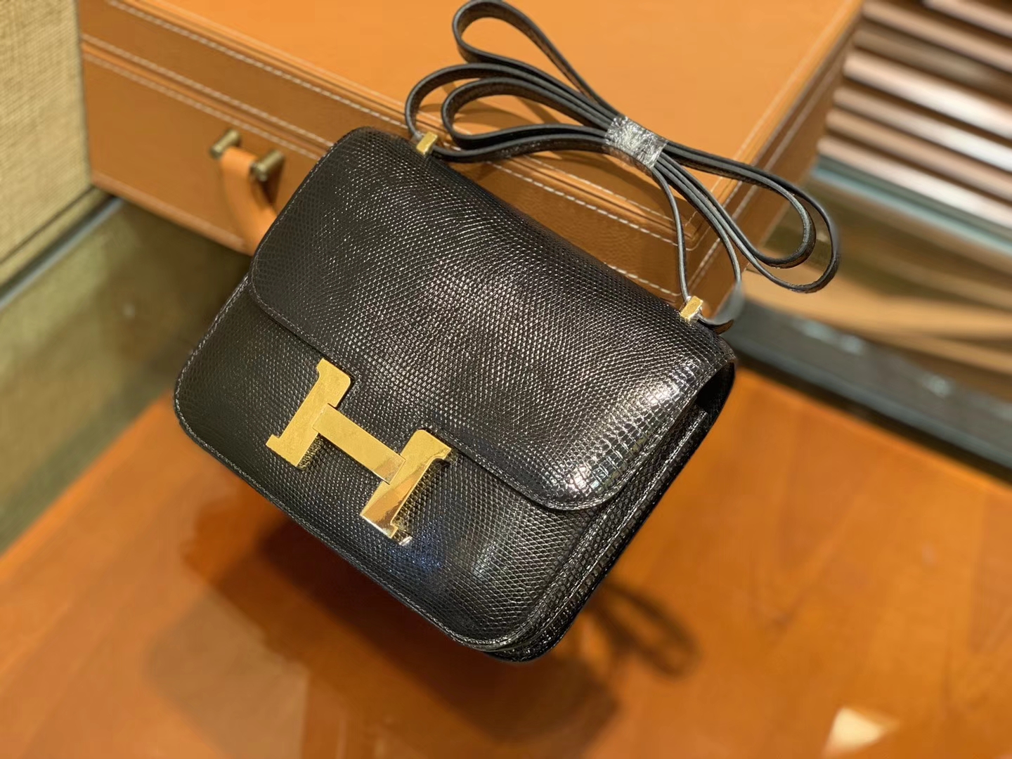 Hermès（爱马仕）Constance 18cm 经典黑 野生蜥蜴皮 顶级手缝工艺 金扣
