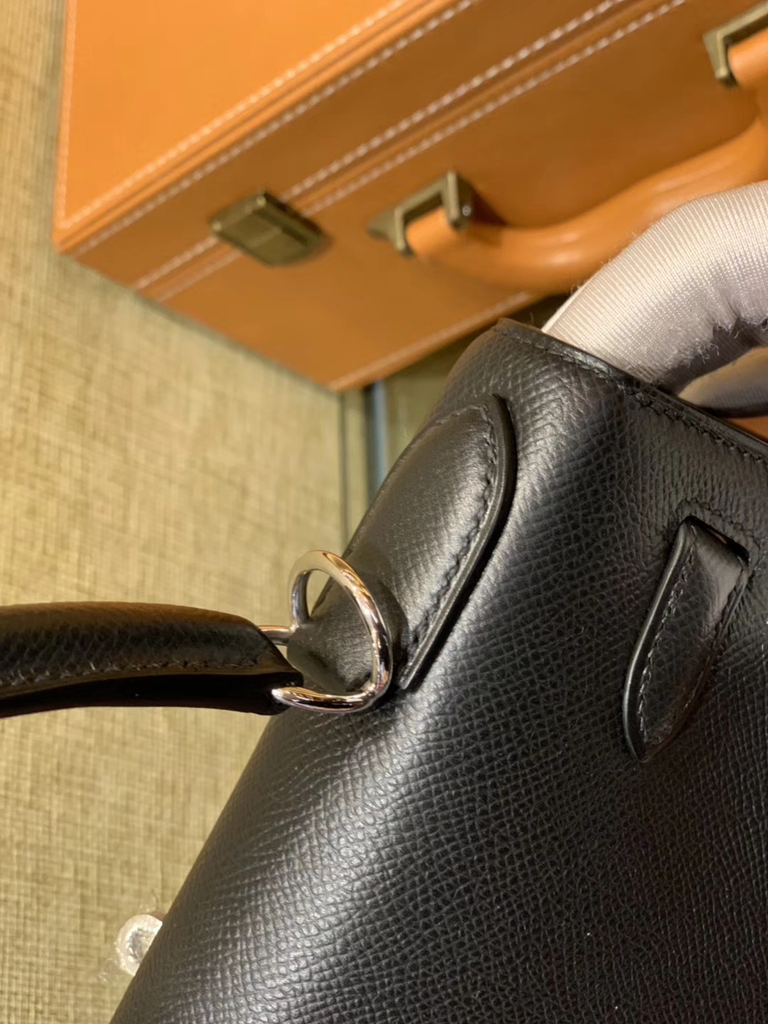 Hermès（爱马仕）Kelly凯莉包 掌纹小牛皮 经典黑 进口原料 原版蜜蜡线 顶级工艺 银扣 28cm