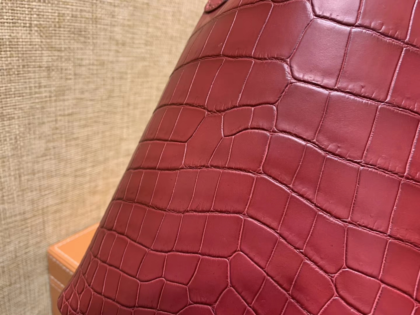 Hermès（爱马仕）Picotin 菜篮子 鳄鱼皮 石榴红 全手工缝制 18cm