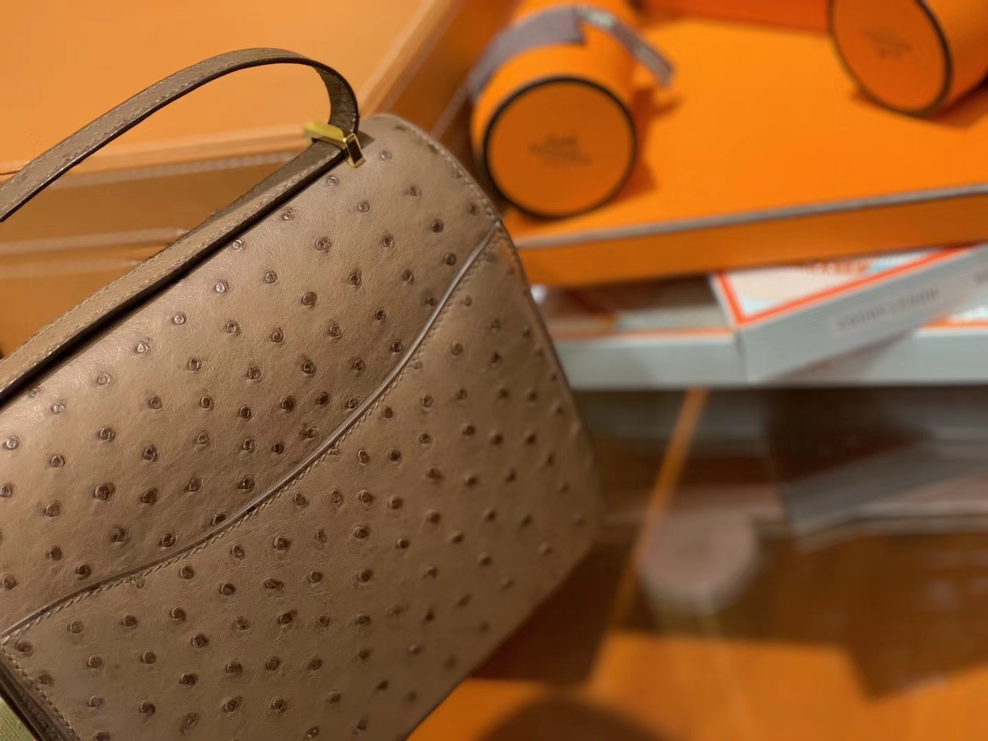 Hermès（爱马仕）Constance空姐包 巧克力 南非KK鸵鸟 顶级手缝工艺 金扣 18cm