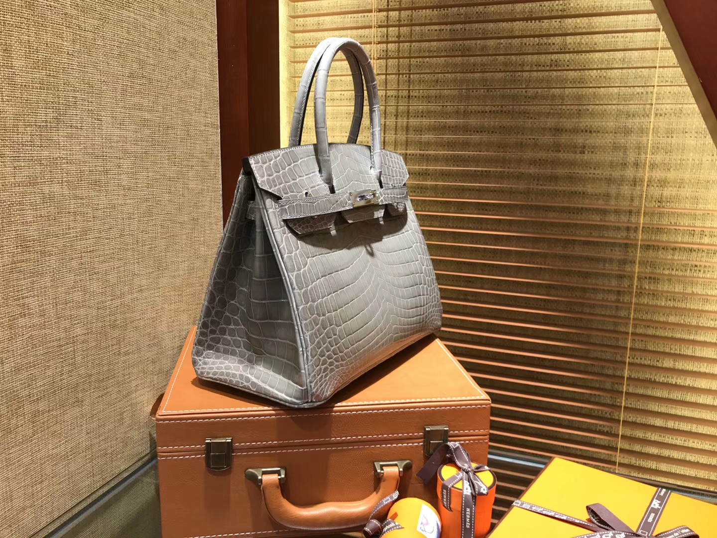 Hermès（爱马仕）Birkin铂金包 斑鸠灰 一级皮 尼罗鳄鱼 进口原料 顶级手缝工艺 银扣 30cm
