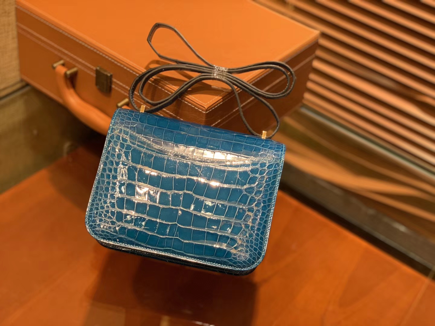 Hermès（爱马仕）Constance 18cm 伊滋密尔蓝 一级美洲鳄鱼皮 顶级手缝工艺 金扣